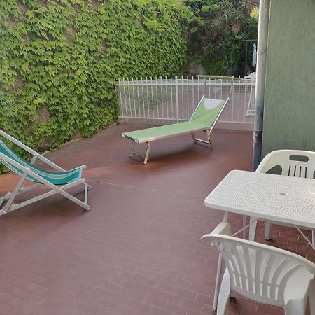 Apartamento Residenza Il Poggio San Bartolomeo Al Mare Habitación foto
