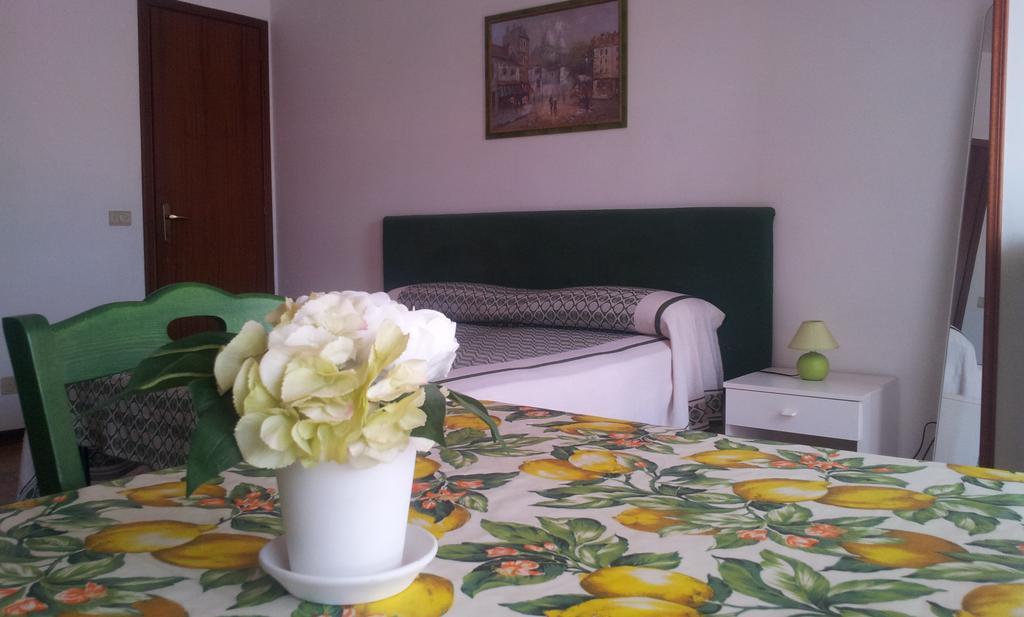 Apartamento Residenza Il Poggio San Bartolomeo Al Mare Habitación foto